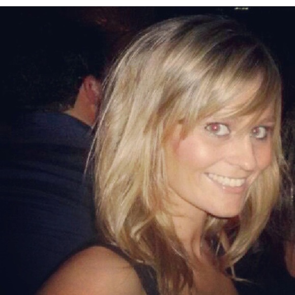 Profile Picture of Tara Cronin (@taracro) on Poshmark