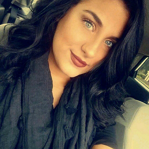 Profile Picture of Miranda Trevathan (@mirandatrev) on Poshmark