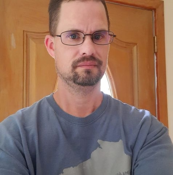 Profile Picture of Jonathan Frey (@jfrey0015) on Poshmark