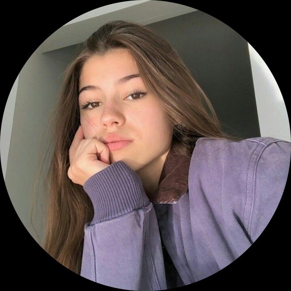 Profile Picture of Shanika Dansereau (@shanikad9sh) on Poshmark