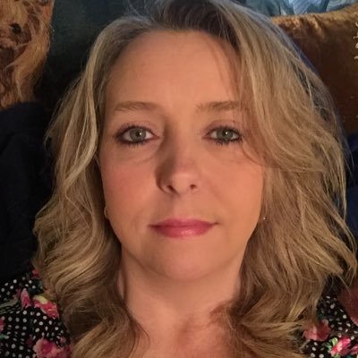 Profile Picture of Gena (@genareeves68) on Twitter