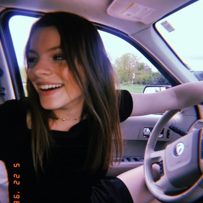 Profile Picture of Lucy Dobson (@lucylou042) on Twitter