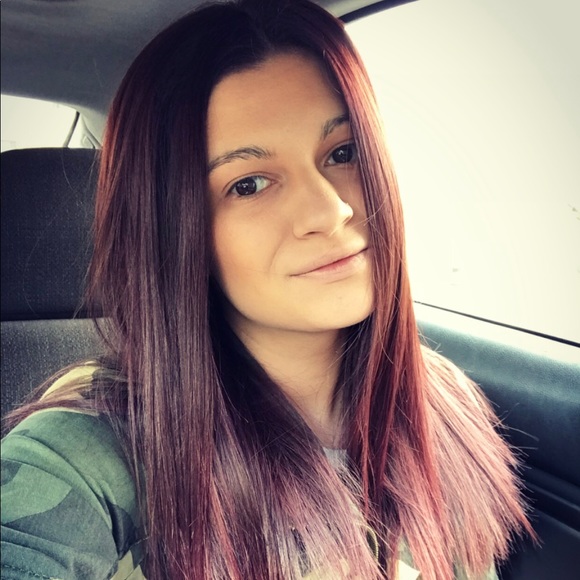 Profile Picture of Iana Bojilova (@ianab) on Poshmark