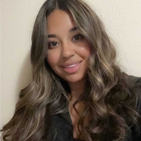 Profile Picture of Bianca Dominguez (@nonka04) on Poshmark