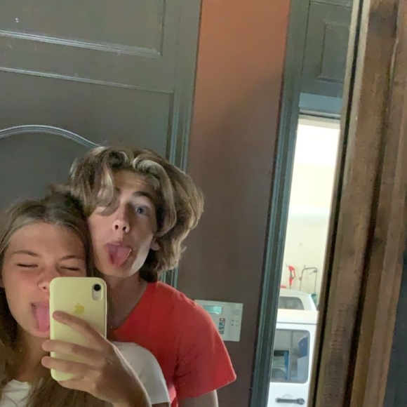 Ellie Klusman - Poshmark Profile Picture of Ellie Klusman (@ellieklusman) on Poshmark