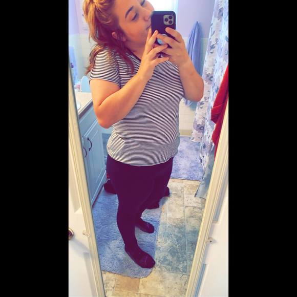 Profile Picture of Julia Plummer (@juliaplummer) on Poshmark