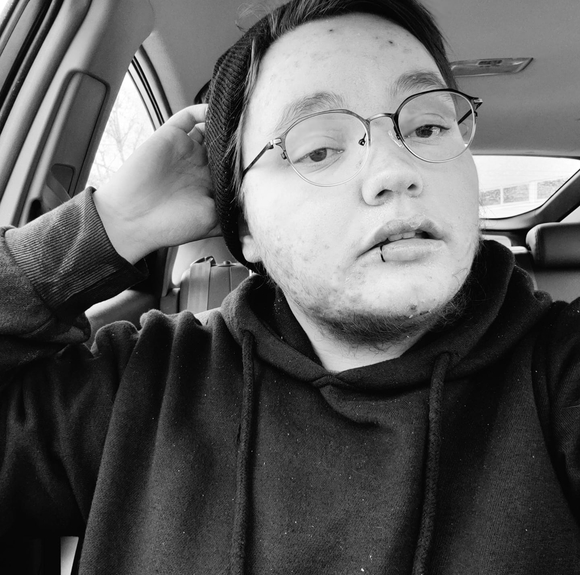 Profile Picture of Hannah Melsha (@yeahyeahwhatevs) on Poshmark