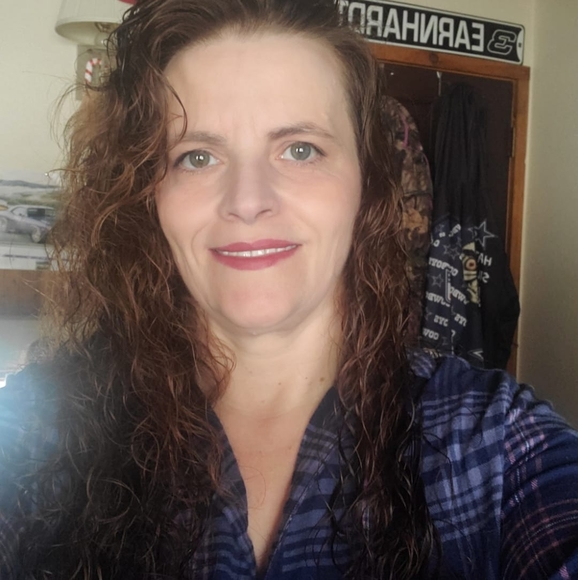 Profile Picture of Marsha Hunter (@gagsmom) on Poshmark