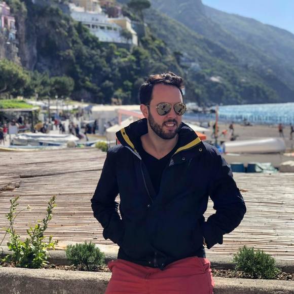 Profile Picture of Joe Howe (@joeh3131) on Poshmark