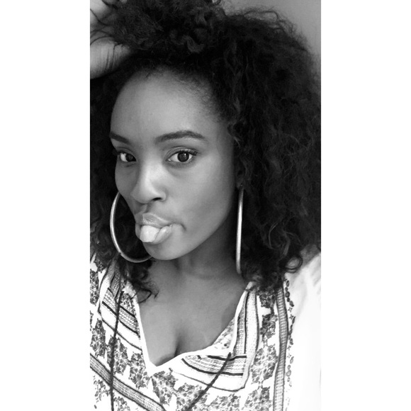 Profile Picture of Karly Arnold (@kda123) on Poshmark