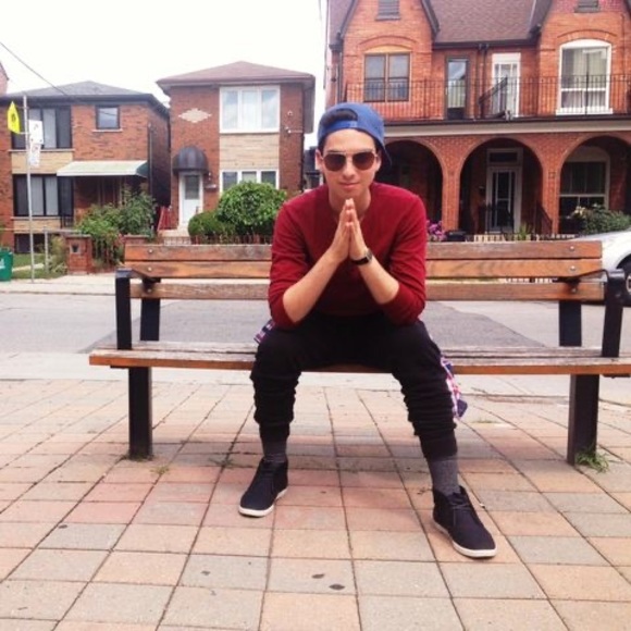 Profile Picture of Corey Katz (@corey_katz) on Poshmark