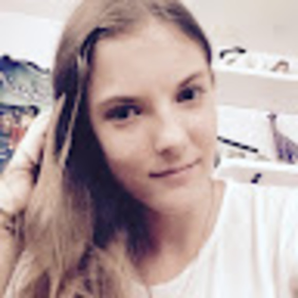 Profile Picture of Lydia Halick (@lhalick98) on Poshmark