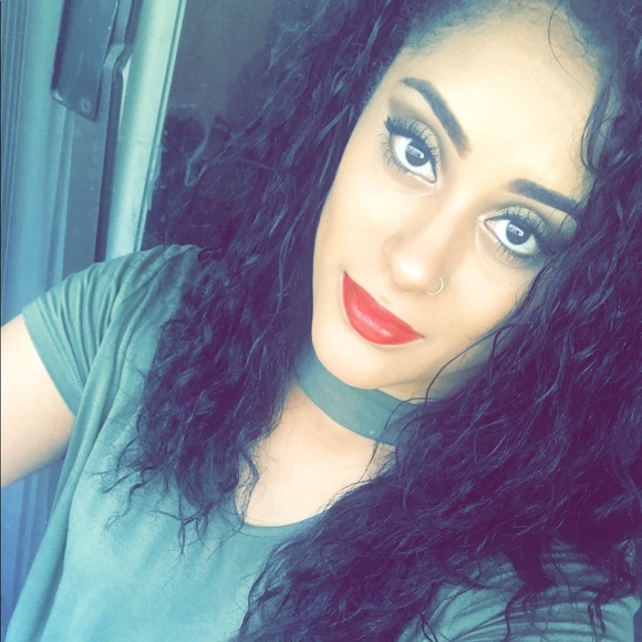 Profile Picture of Tashara Densey (@shariee18) on Poshmark