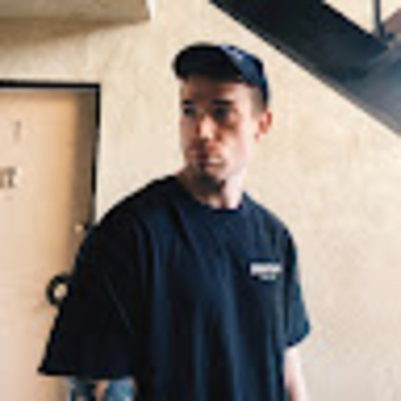 Profile Picture of Aaron Glass (@aaronglass03) on Poshmark