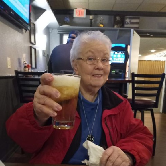 Profile Picture of Jacque Quiram (@jacqueq32) on Poshmark