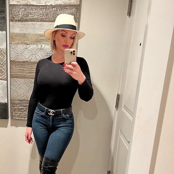 Profile Picture of Nickole Canestrale (@ncanestrale) on Poshmark