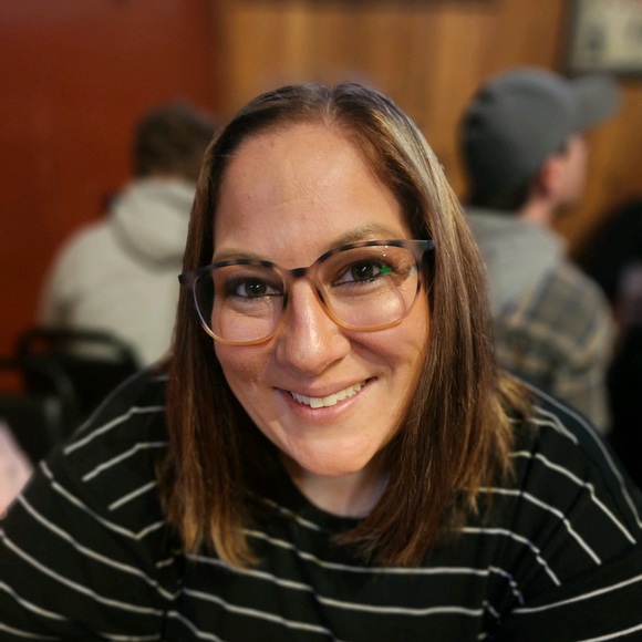 Profile Picture of Tiffany Wiggett (@tiffanywiggett) on Poshmark