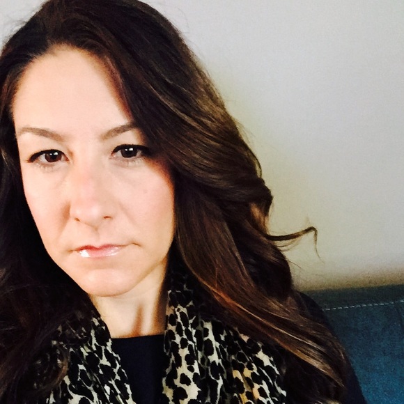 Profile Picture of Lynelle Bryan (@lynellebryan) on Poshmark