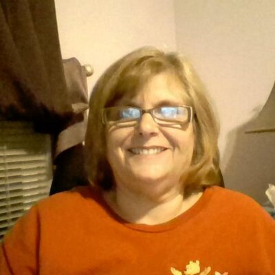 Profile Picture of Patricia Scholl (@bookaclown) on Twitter