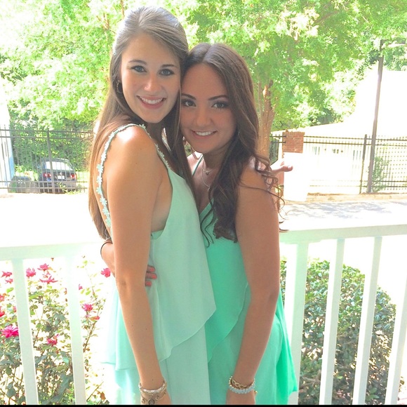 Profile Picture of Kimia Movahed (@movahedk) on Poshmark