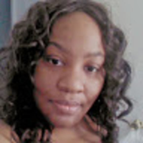 Profile Picture of Danielle Harper (@danielleharp911) on Poshmark