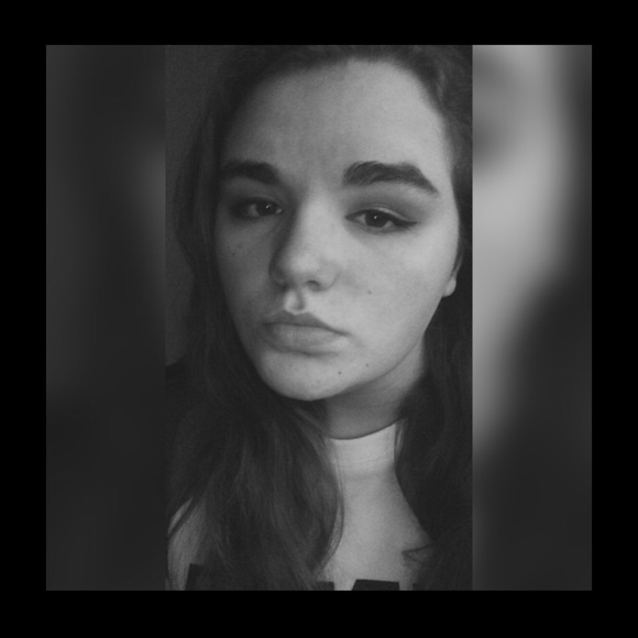 Profile Picture of Amber Bailey (@jean27870) on Poshmark