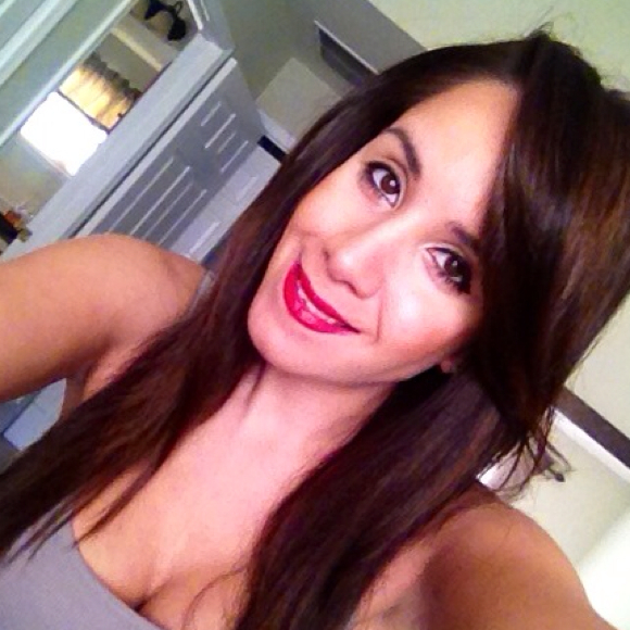 Profile Picture of Laura Villanueva (@lala1014) on Poshmark