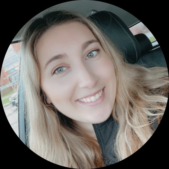 Profile Picture of Erica Rizzuto (@ericar0919) on Poshmark