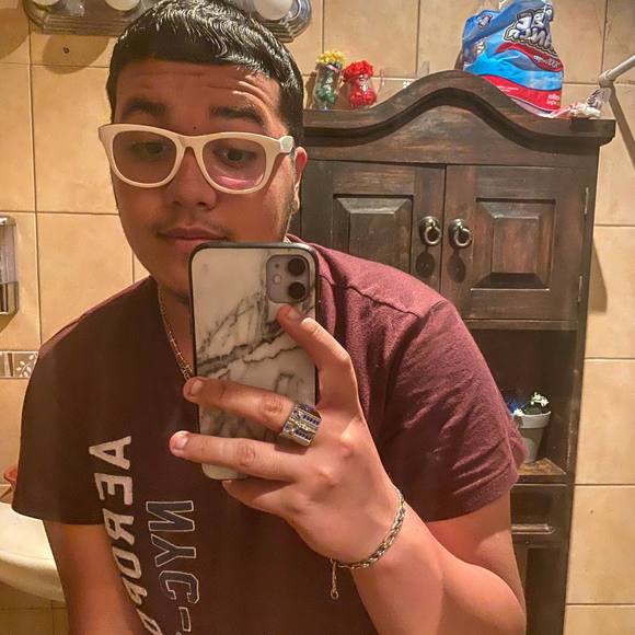 Profile Picture of Brandon Rivas (@brivas1403) on Poshmark