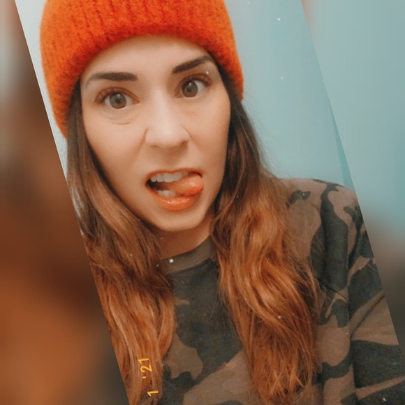 Profile Picture of Melissa Poulin (@m3liss_69) on Poshmark