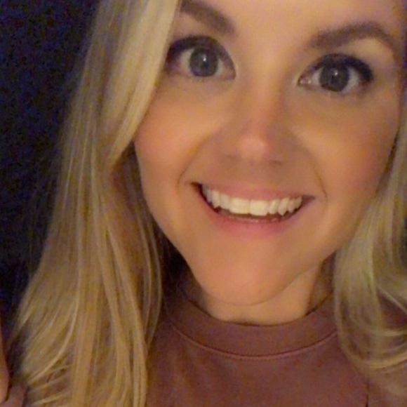 Profile Picture of Tabatha Bergold (@tabathab15) on Poshmark