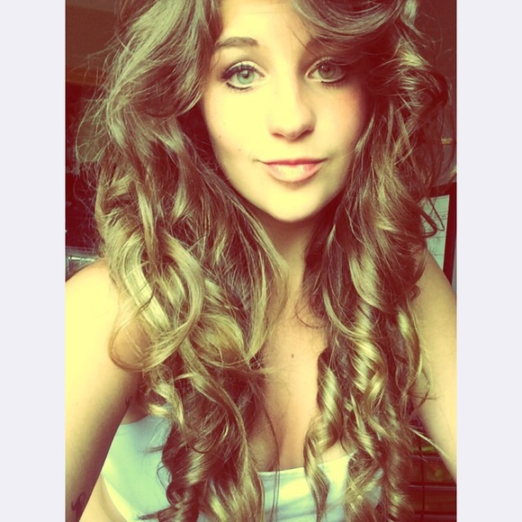 Profile Picture of Hailey Deleske (@all_hailme) on Poshmark