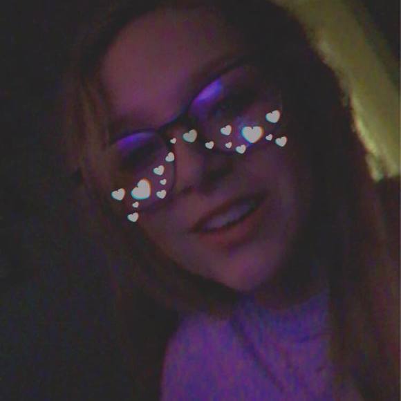 Profile Picture of Bailey Schivers (@baileyschivers) on Poshmark