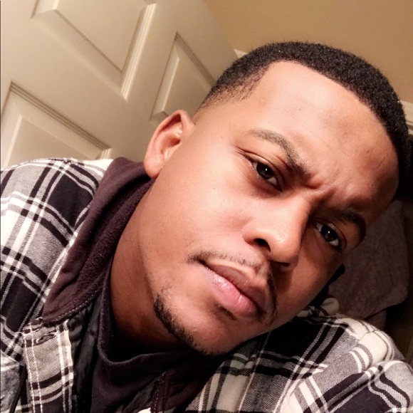 Profile Picture of Donterius Howard (@donhoward12) on Poshmark