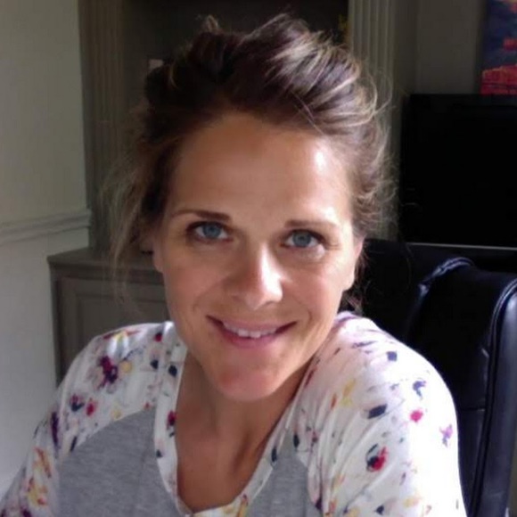 Profile Picture of Lindsey Angerbauer (@langerbauer) on Poshmark