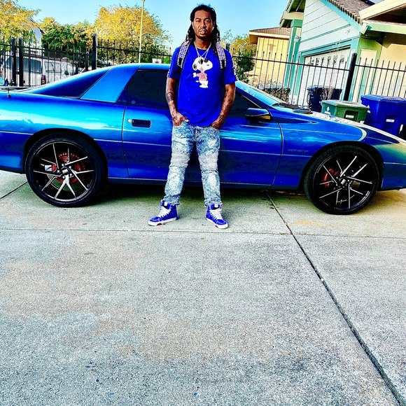 Profile Picture of Tomio Nixon (@tome33) on Poshmark