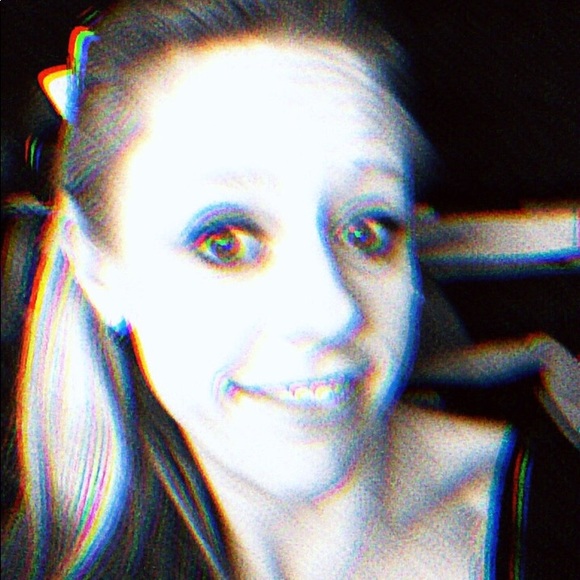 Profile Picture of Emily Covey (@mizm001) on Poshmark