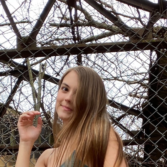 Profile Picture of Maria Briddell (@maria_briddell) on Poshmark