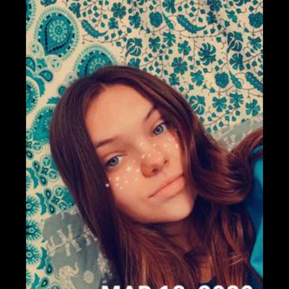 Profile Picture of Brielle Unruh (@unruhbrielle) on Poshmark