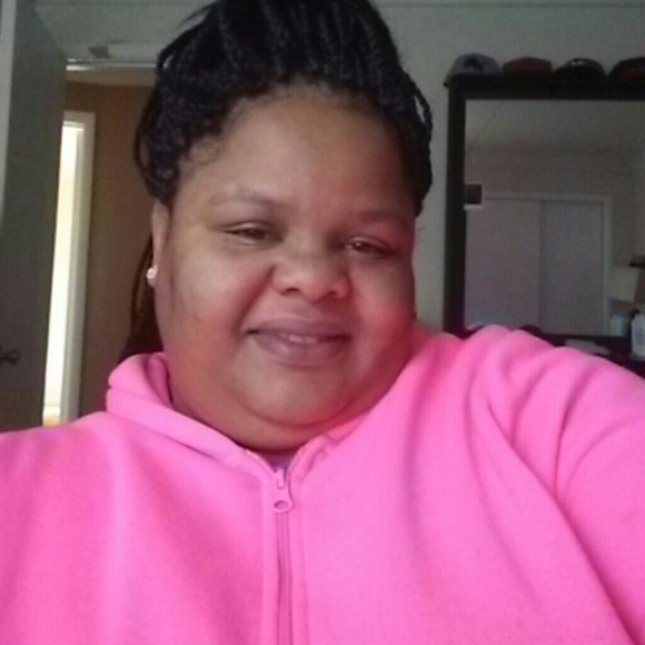 Profile Picture of Dee Davenport (@scott__family) on Poshmark