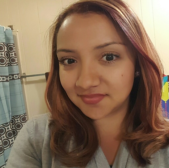 Profile Picture of Loraina Carrizal (@lcarr18) on Poshmark