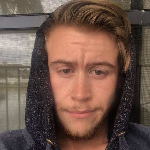 Profile Picture of Nick Gwyn (@nickgwyn50) on Poshmark
