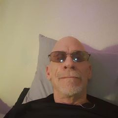 Profile Picture of Robert Van (@robert.van14) on Tiktok