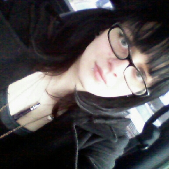 Profile Picture of Crystal Pegues (@crystal00143) on Poshmark