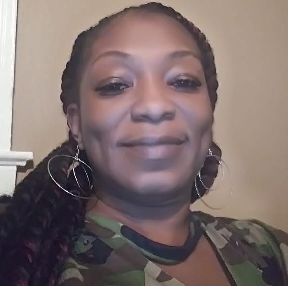Profile Picture of Adryenne Woods (@adryennewoods) on Poshmark