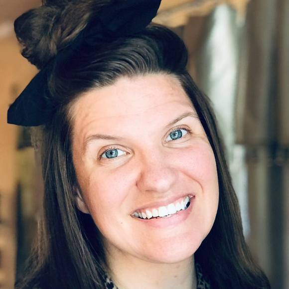 April Okken - Poshmark Profile Picture of April Okken (@anokken) on Poshmark