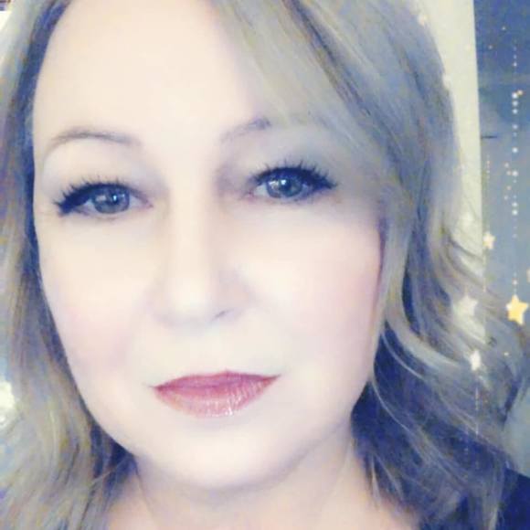 Profile Picture of Robin phillips Nuno (@robun) on Poshmark