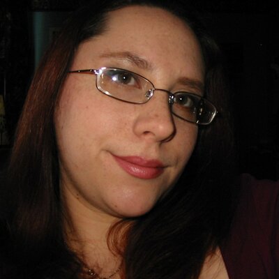 Profile Picture of Angela Roberts (@GeekyAngel) on Twitter