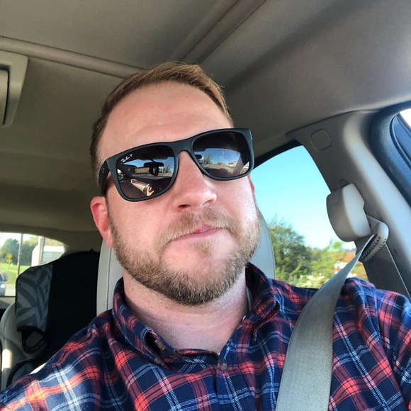 Profile Picture of Drew Thompson (@dt080884) on Poshmark