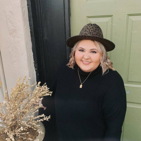 Profile Picture of Shelby Broaddus (@shelbybroaddus) on Poshmark